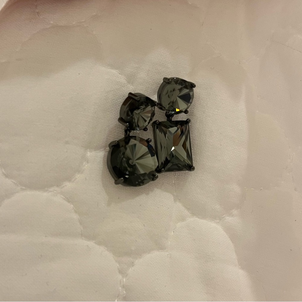 Black crystal small earrings